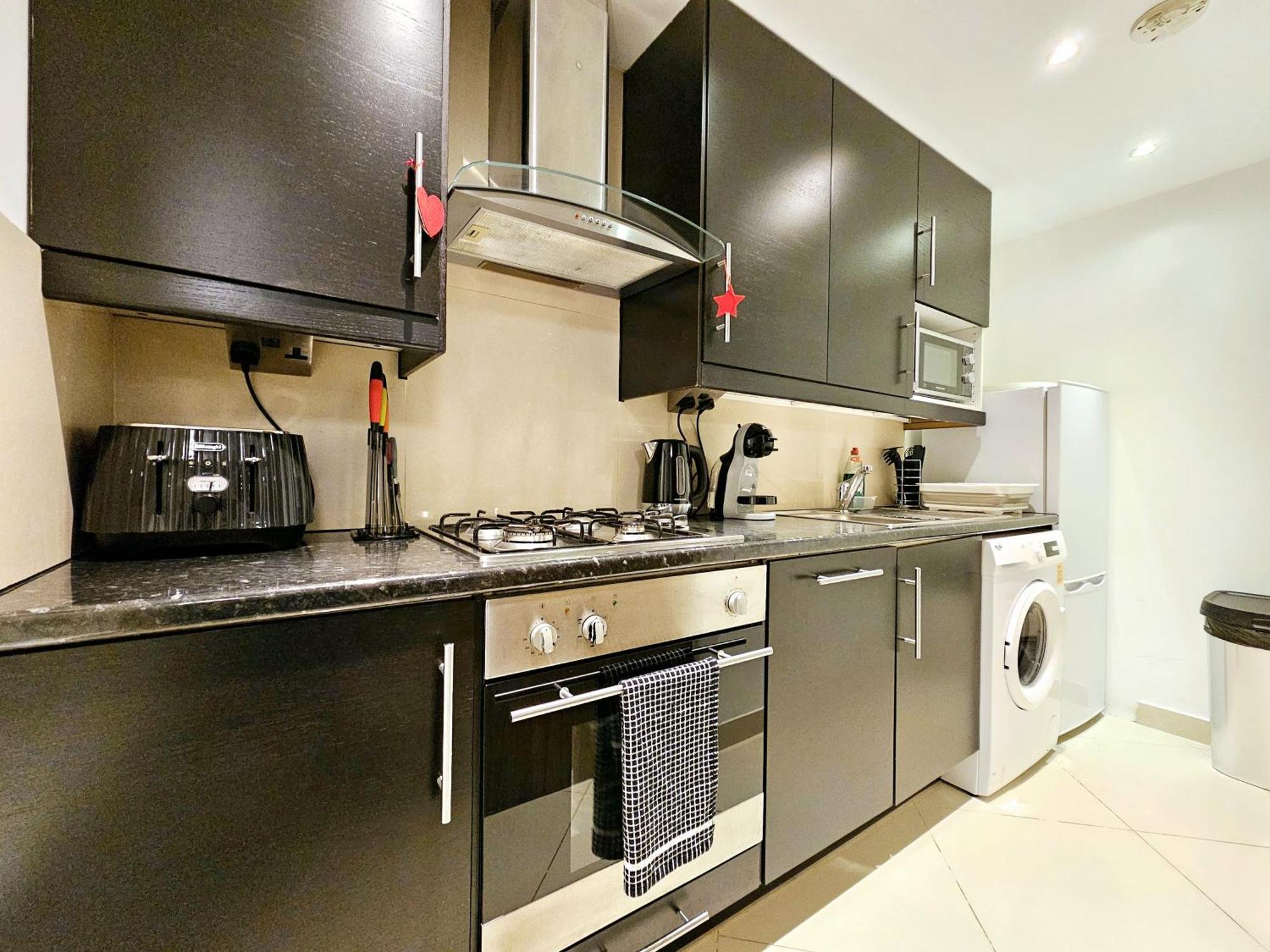 Modern Hyde Park Home With Private Entrance & Private Back Patio Near Bayswater & Paddington Stations ลอนดอน ภายนอก รูปภาพ